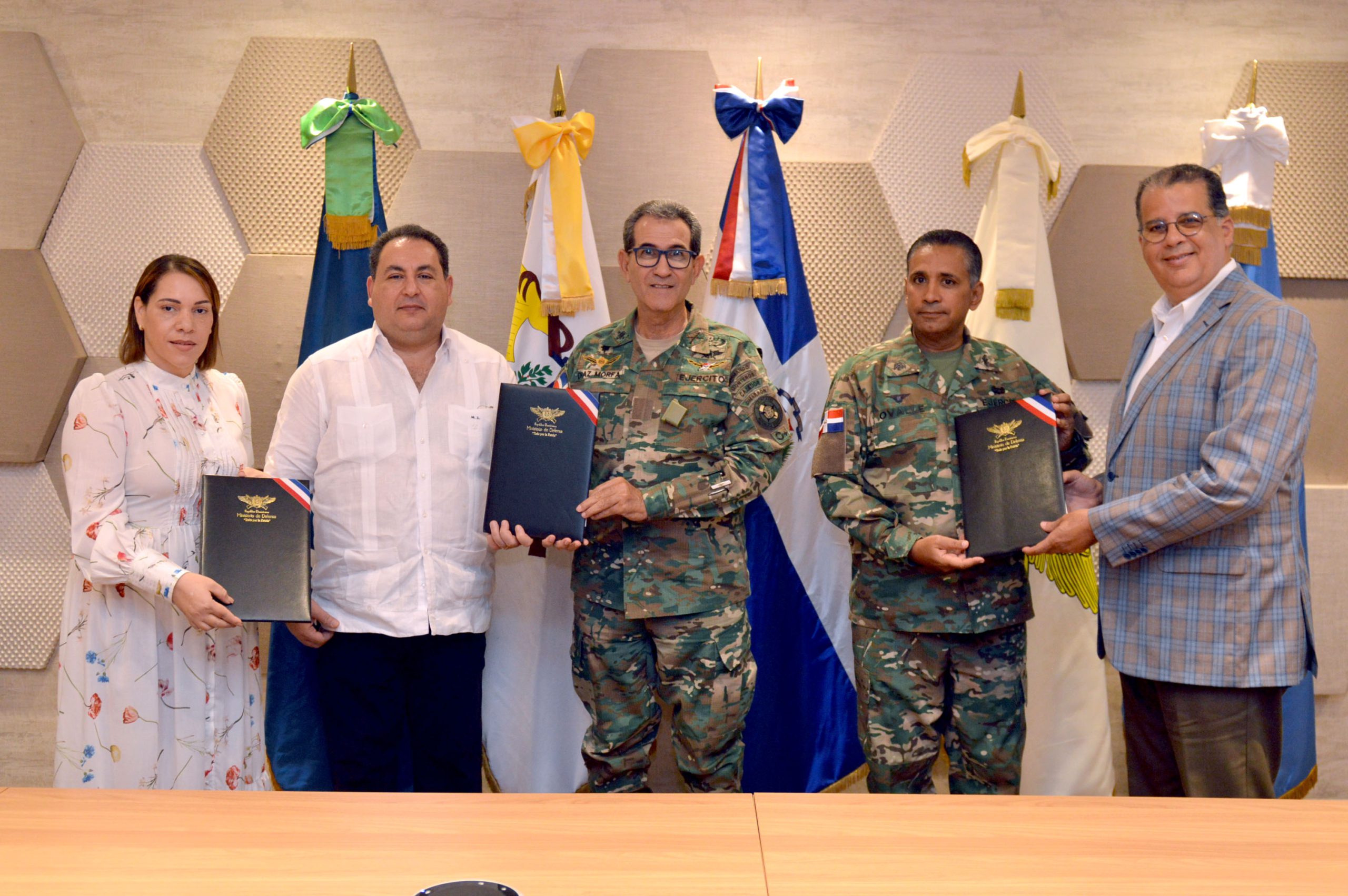 En este momento estás viendo MIDE a través de UNADE firma convenios con el Instituto del Cáncer y Hospital Regional Universitario Jaime Mota de Barahona para fortalecer sistema sanitario al sur del país.