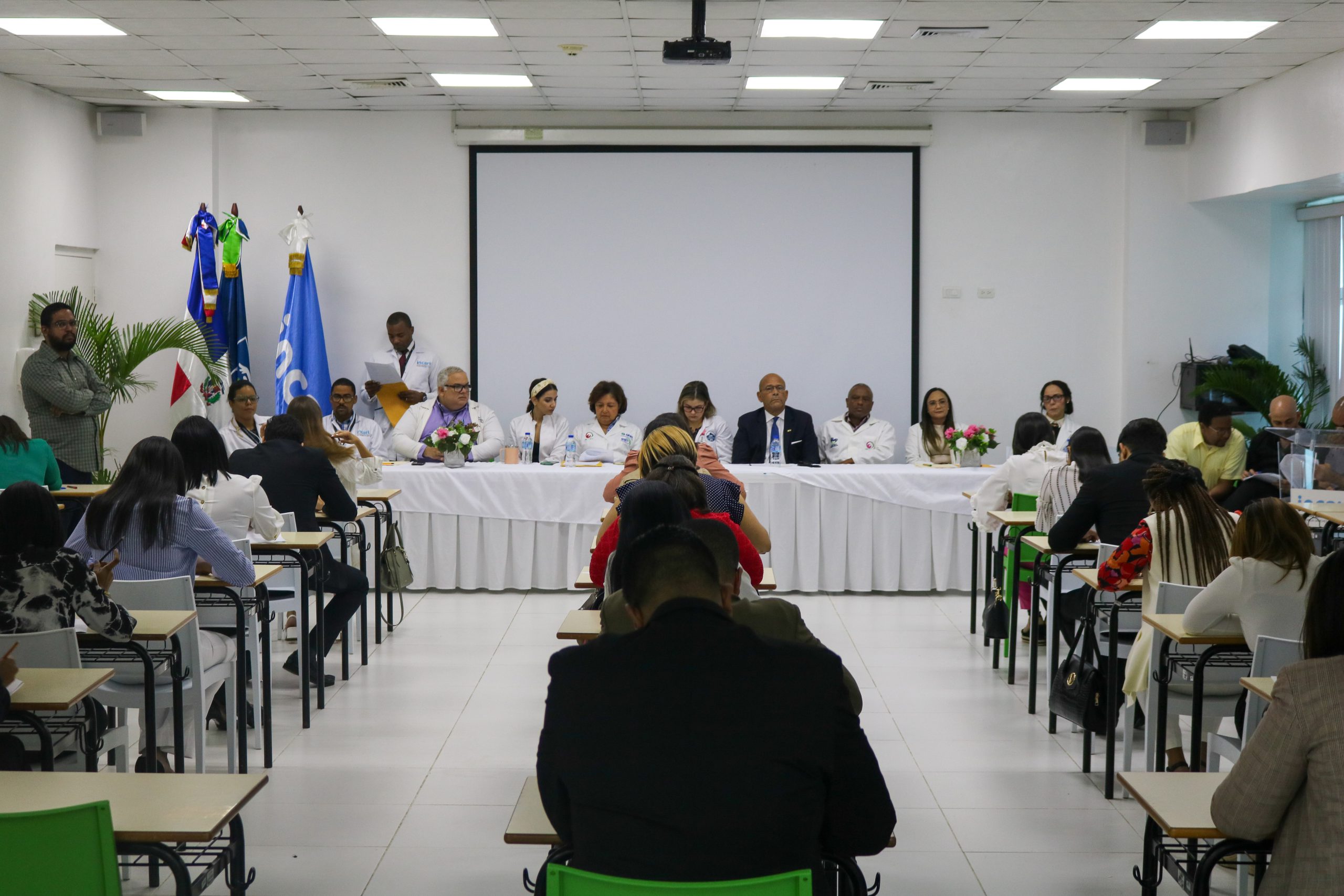 Lee más sobre el artículo La división de residencias médicas INCART anuncia convocatoria para exámenes y entrevistas de subespecialidades