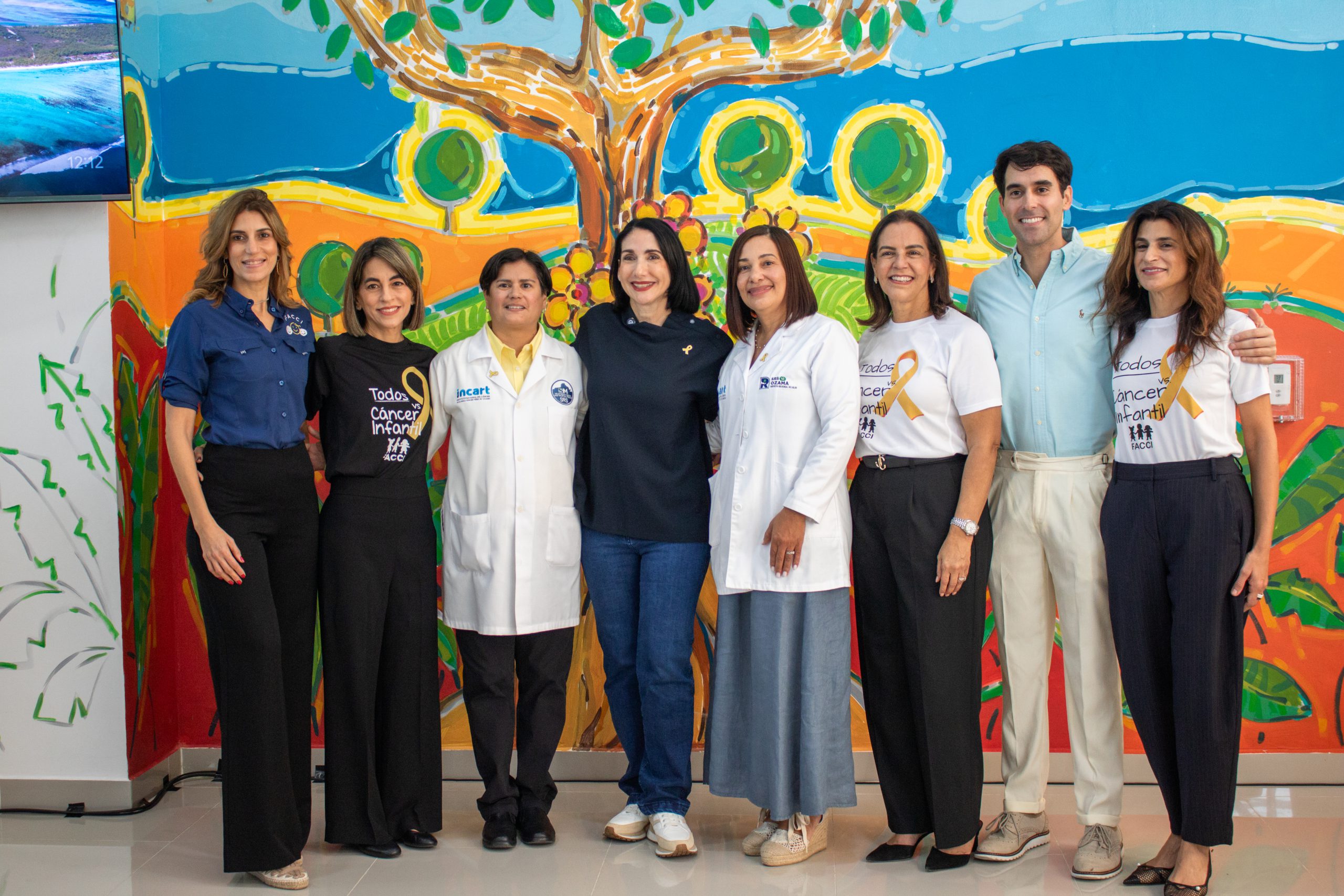 En este momento estás viendo Primera dama comparte con niños y adolescentes con<br>cáncer en la Unidad Oncopediátrica Uniendo<br>Voluntades del INCART