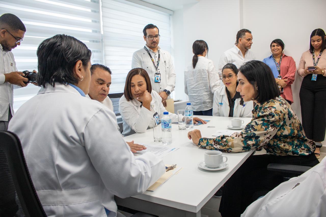 En este momento estás viendo Primera dama y director del SNS realizan visita al<br>INCART